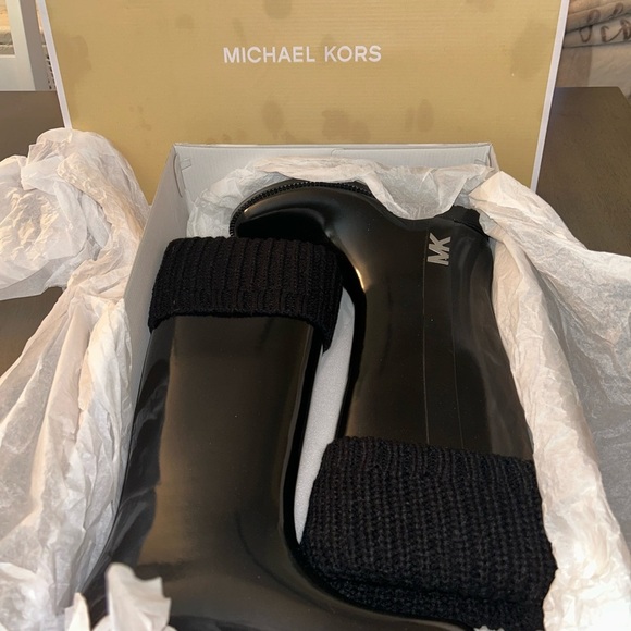 NWT Michael Kors Mandy Black Rain Boots size 8 - Picture 2 of 10